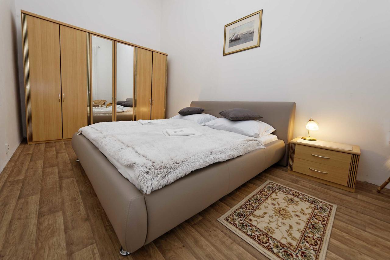 براغ Apartments U Cisare المظهر الخارجي الصورة
