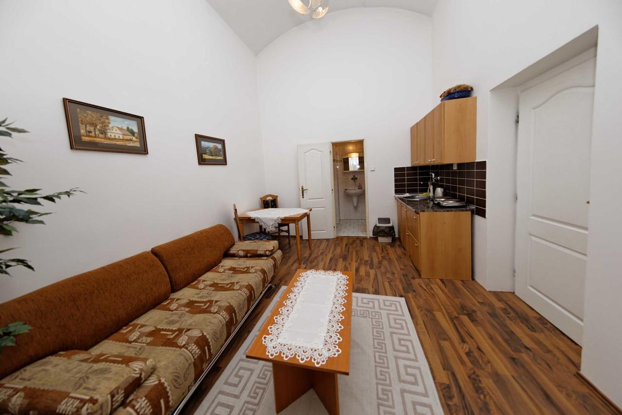 براغ Apartments U Cisare المظهر الخارجي الصورة