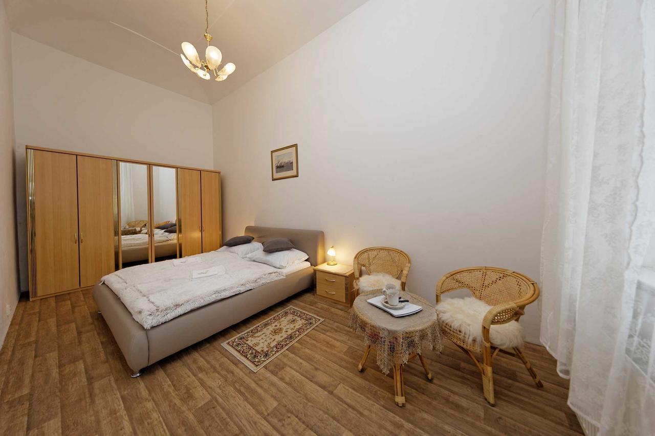 براغ Apartments U Cisare المظهر الخارجي الصورة