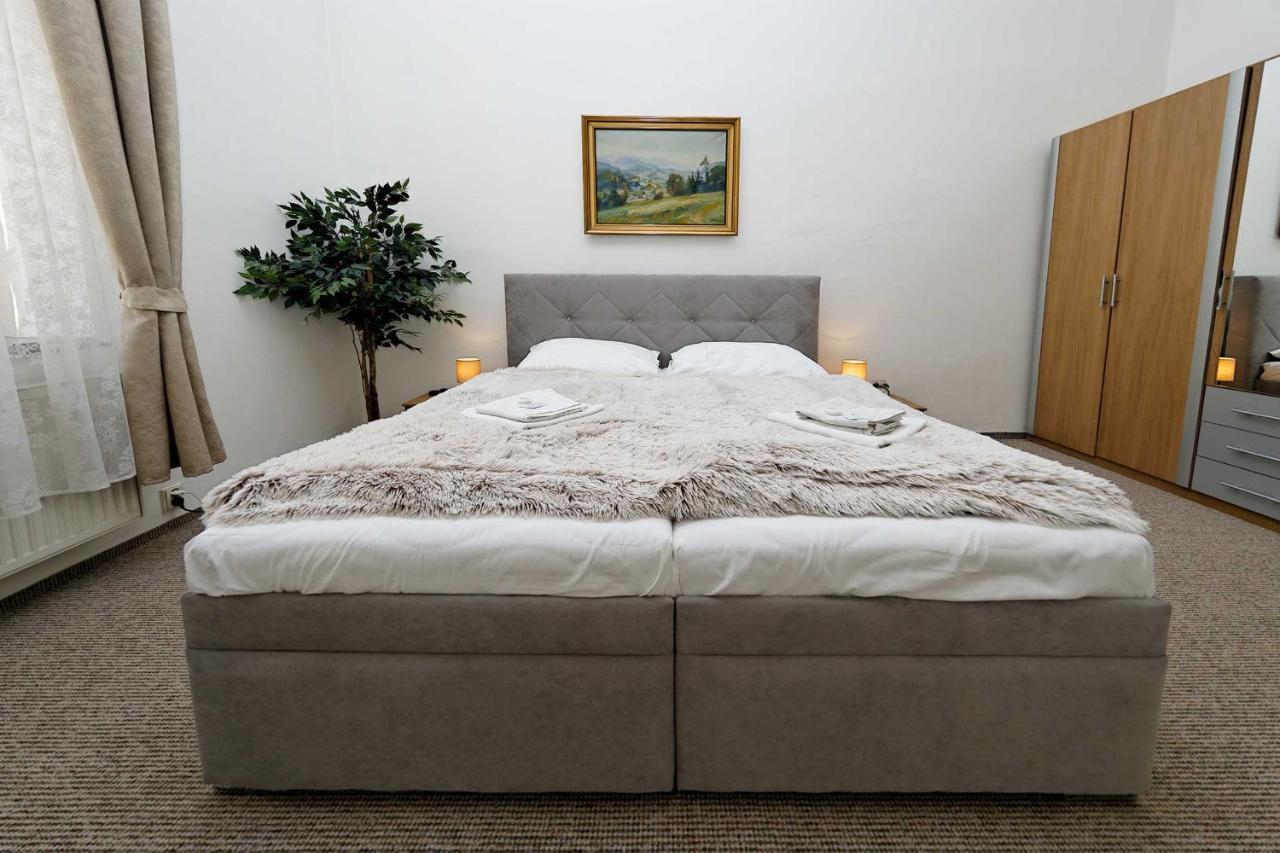 براغ Apartments U Cisare المظهر الخارجي الصورة