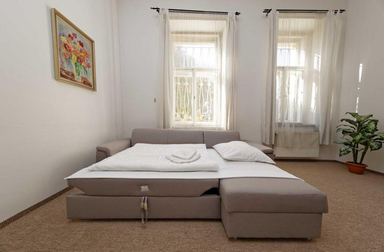 براغ Apartments U Cisare المظهر الخارجي الصورة